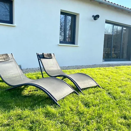 La Bessinoise, 4chambres, Fibre Optique Et Canoe Niort & Prázdninový dům *