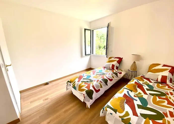 度假居 La Bessinoise, 4chambres, Fibre Optique Et Canoe Niort & *